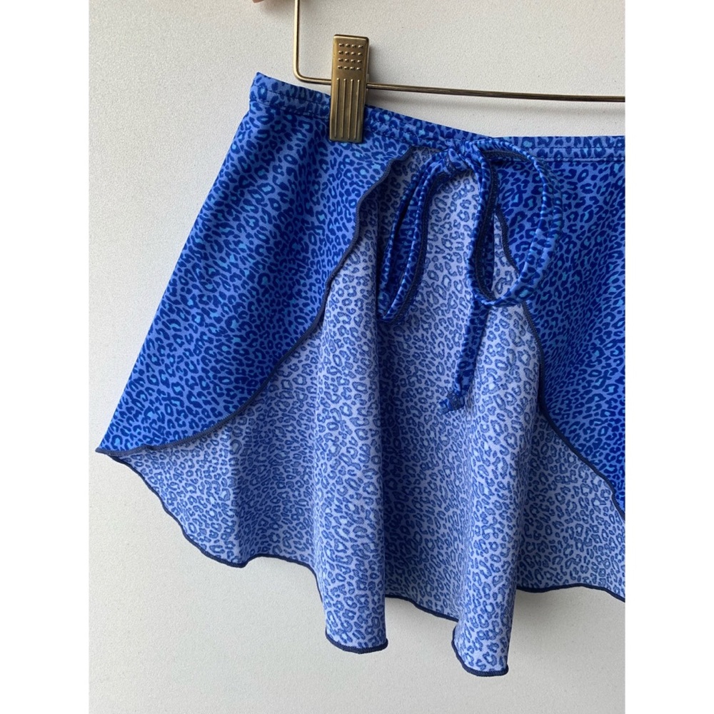 Super cute and sexy blue leopard print swim skirt 🐟